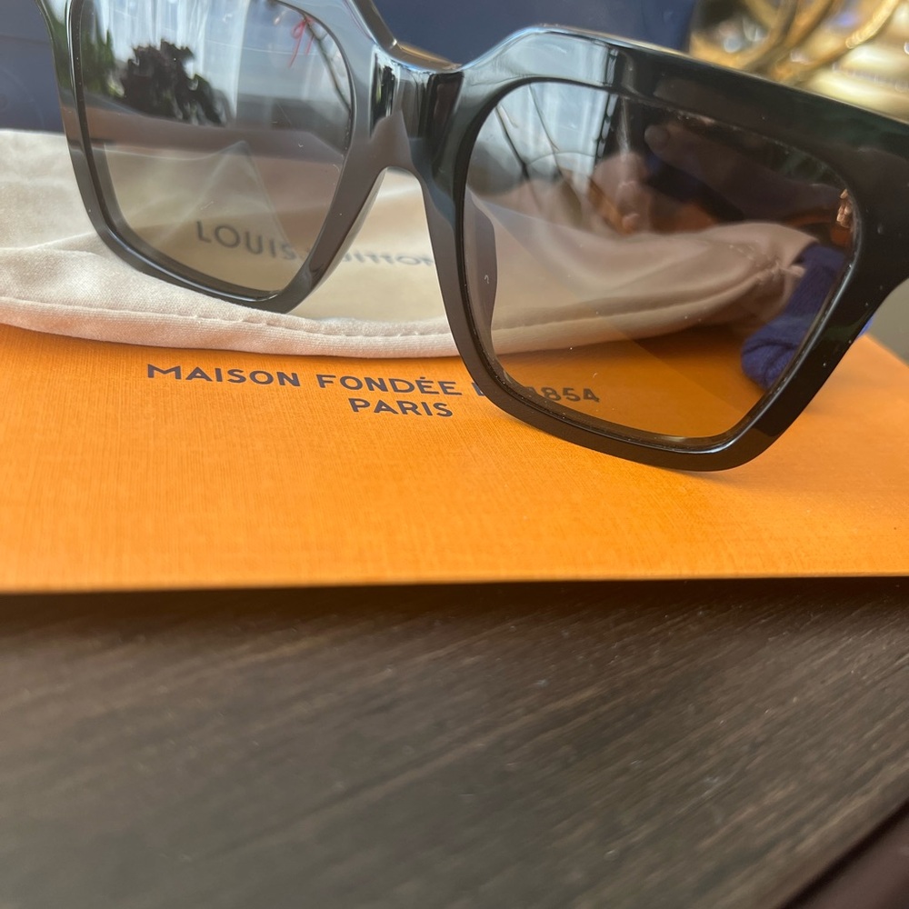 Lv sunglasses - Picture 3 of 5